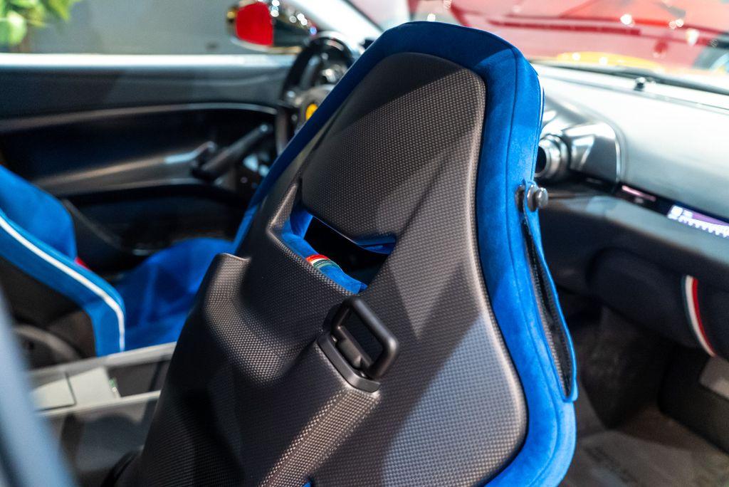 http://www.koenigseggchicago.com/galleria_images/145/145_p62_l.jpg