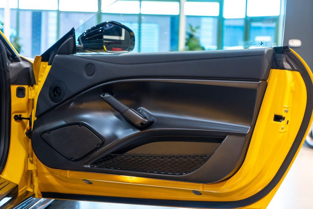 http://www.koenigseggchicago.com/galleria_images/145/145_p63_l.jpg