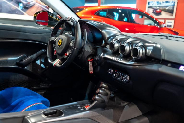 http://www.koenigseggchicago.com/galleria_images/145/145_p64_f.jpg