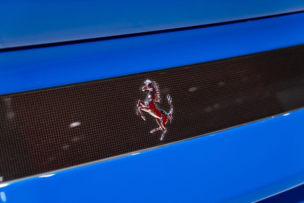 http://www.koenigseggchicago.com/galleria_images/146/146_p19_l.jpg