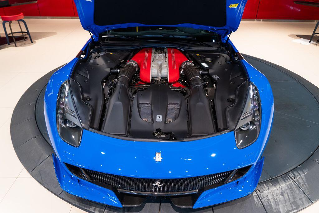 http://www.koenigseggchicago.com/galleria_images/146/146_p21_l.jpg