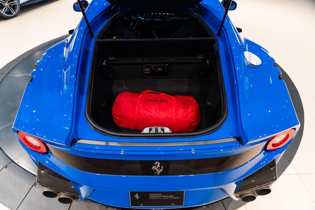 http://www.koenigseggchicago.com/galleria_images/146/146_p26_l.jpg