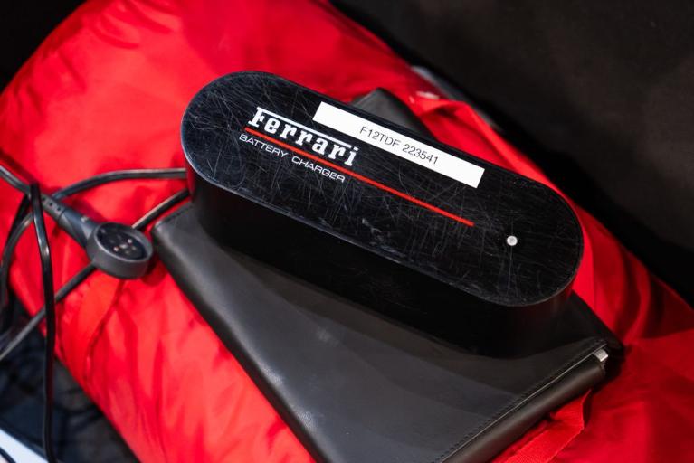 http://www.koenigseggchicago.com/galleria_images/146/146_p28_f.jpg