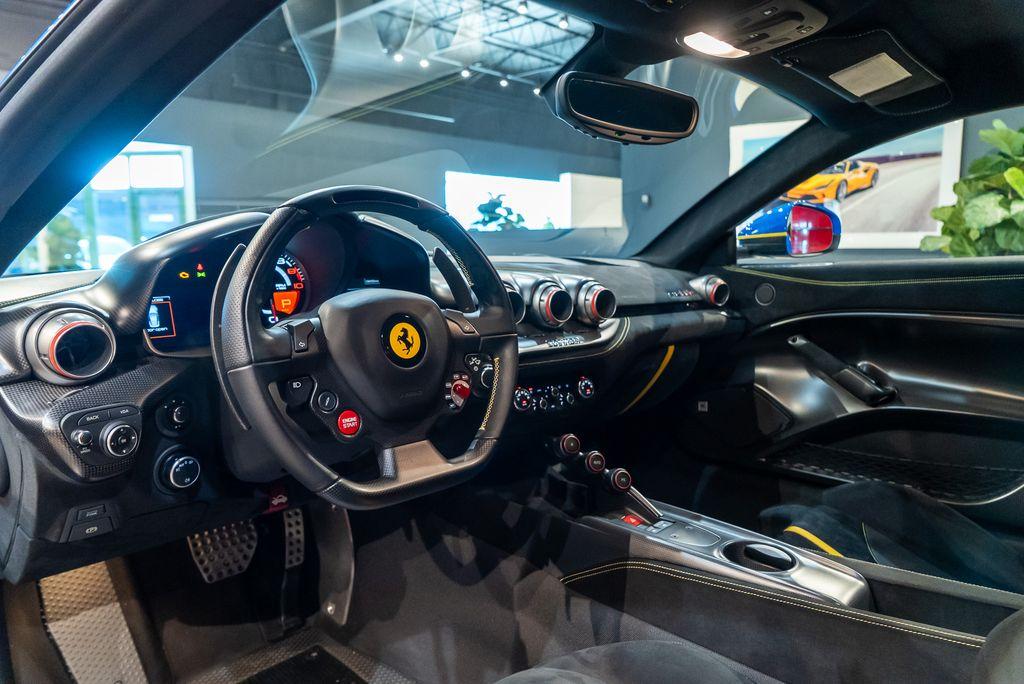 http://www.koenigseggchicago.com/galleria_images/146/146_p33_l.jpg