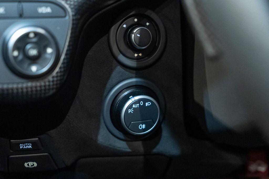 http://www.koenigseggchicago.com/galleria_images/146/146_p42_l.jpg