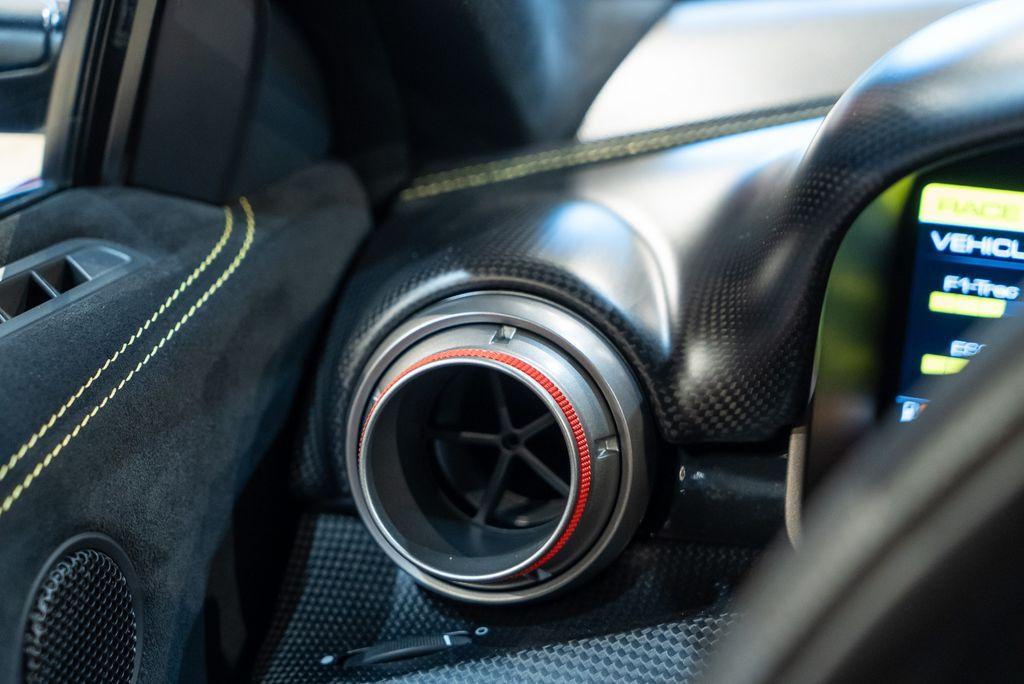 http://www.koenigseggchicago.com/galleria_images/146/146_p43_l.jpg