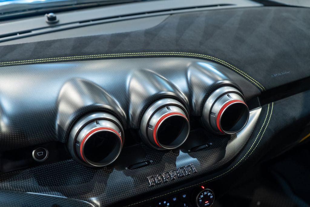 http://www.koenigseggchicago.com/galleria_images/146/146_p44_l.jpg