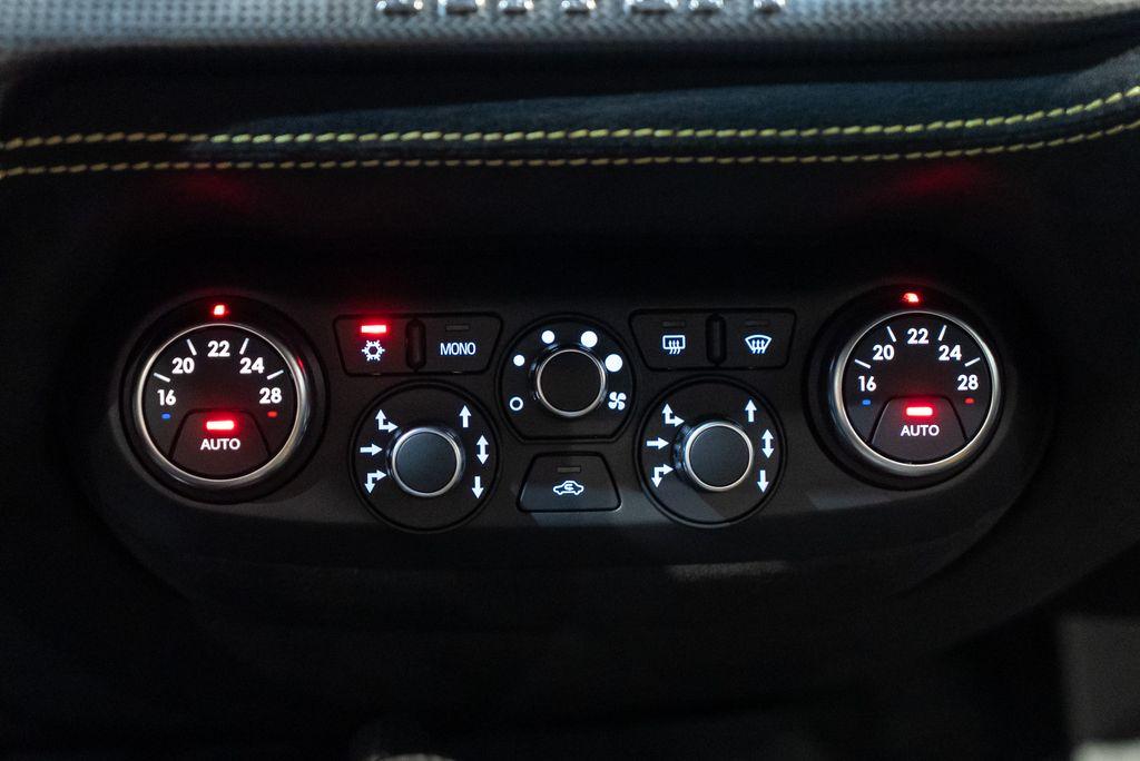 http://www.koenigseggchicago.com/galleria_images/146/146_p47_l.jpg