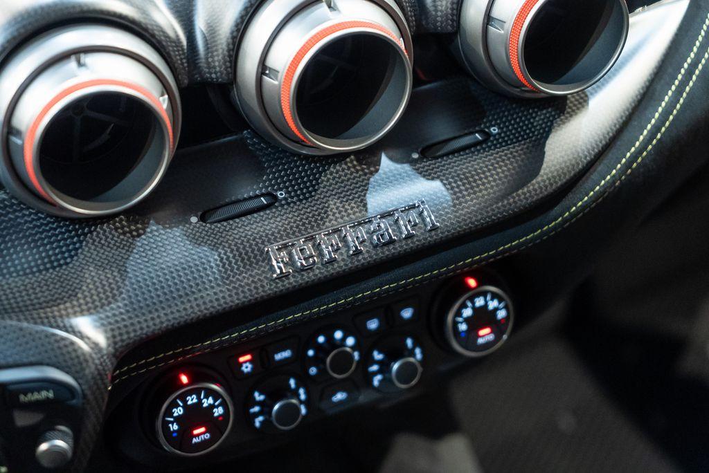 http://www.koenigseggchicago.com/galleria_images/146/146_p48_l.jpg