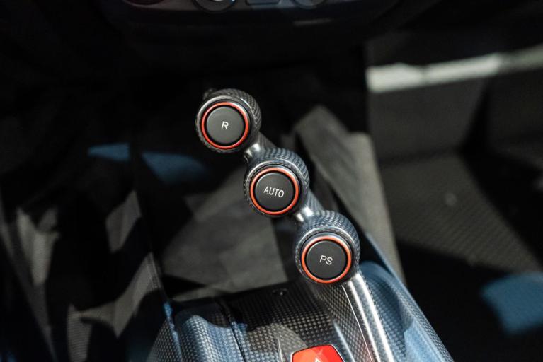http://www.koenigseggchicago.com/galleria_images/146/146_p50_f.jpg
