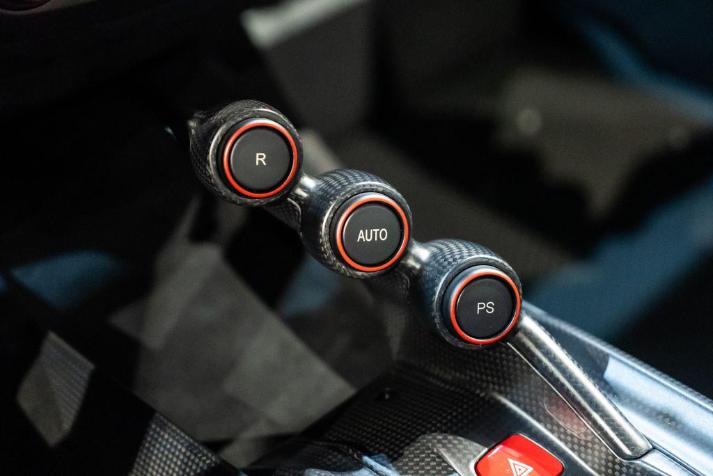http://www.koenigseggchicago.com/galleria_images/146/146_p51_l.jpg