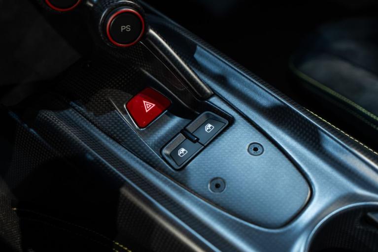 http://www.koenigseggchicago.com/galleria_images/146/146_p52_f.jpg