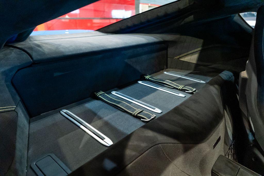 http://www.koenigseggchicago.com/galleria_images/146/146_p57_l.jpg
