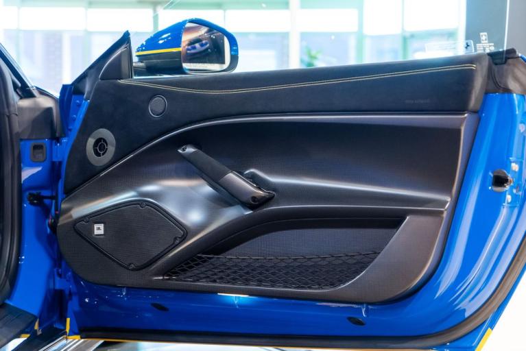 http://www.koenigseggchicago.com/galleria_images/146/146_p59_f.jpg