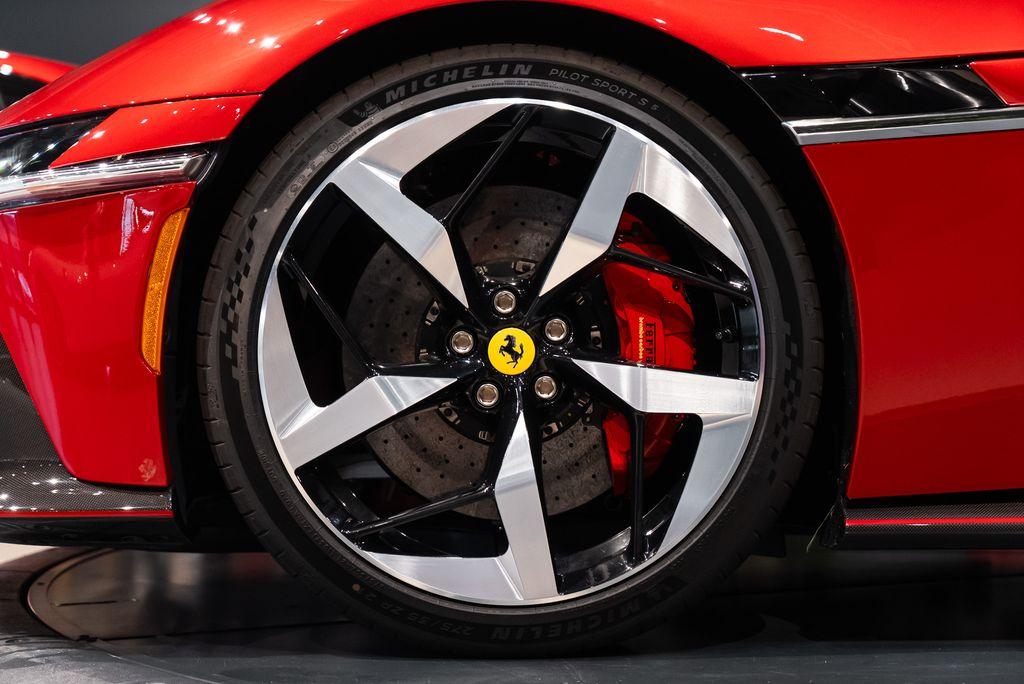 http://www.koenigseggchicago.com/galleria_images/147/147_p11_l.jpg