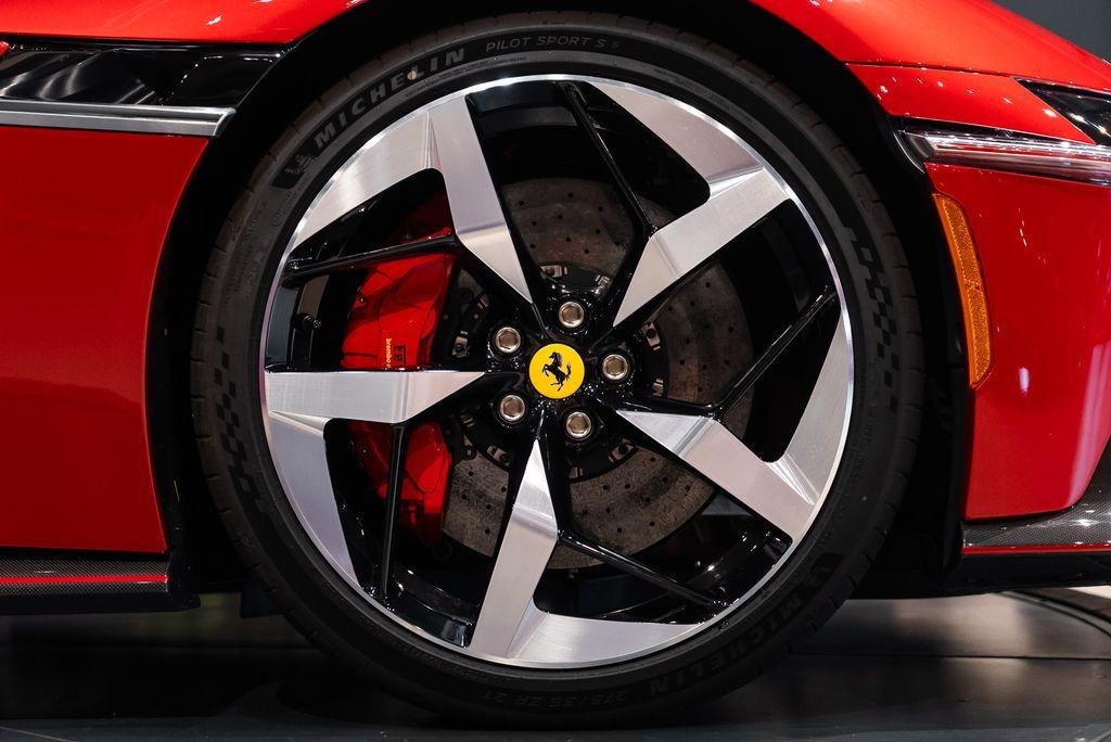 http://www.koenigseggchicago.com/galleria_images/147/147_p14_l.jpg