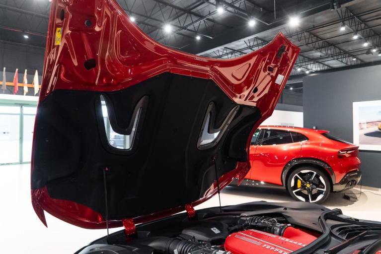 http://www.koenigseggchicago.com/galleria_images/147/147_p17_f.jpg