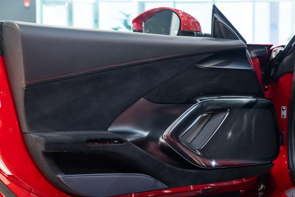 http://www.koenigseggchicago.com/galleria_images/147/147_p25_l.jpg