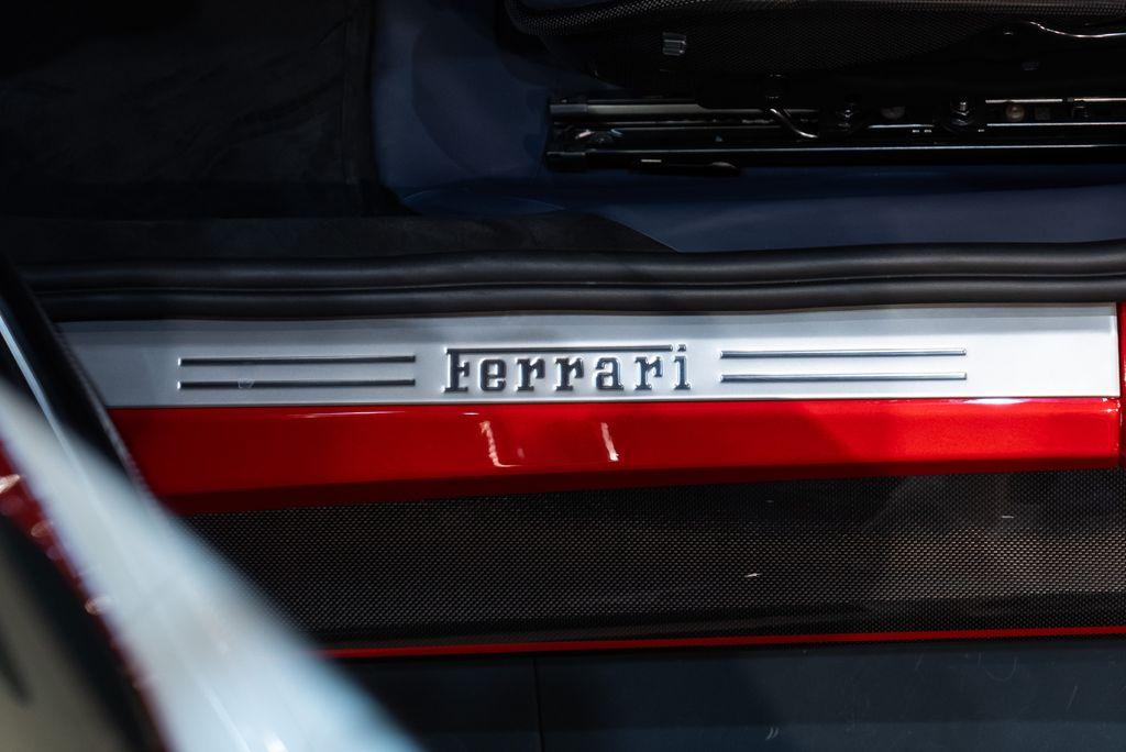 http://www.koenigseggchicago.com/galleria_images/147/147_p26_l.jpg