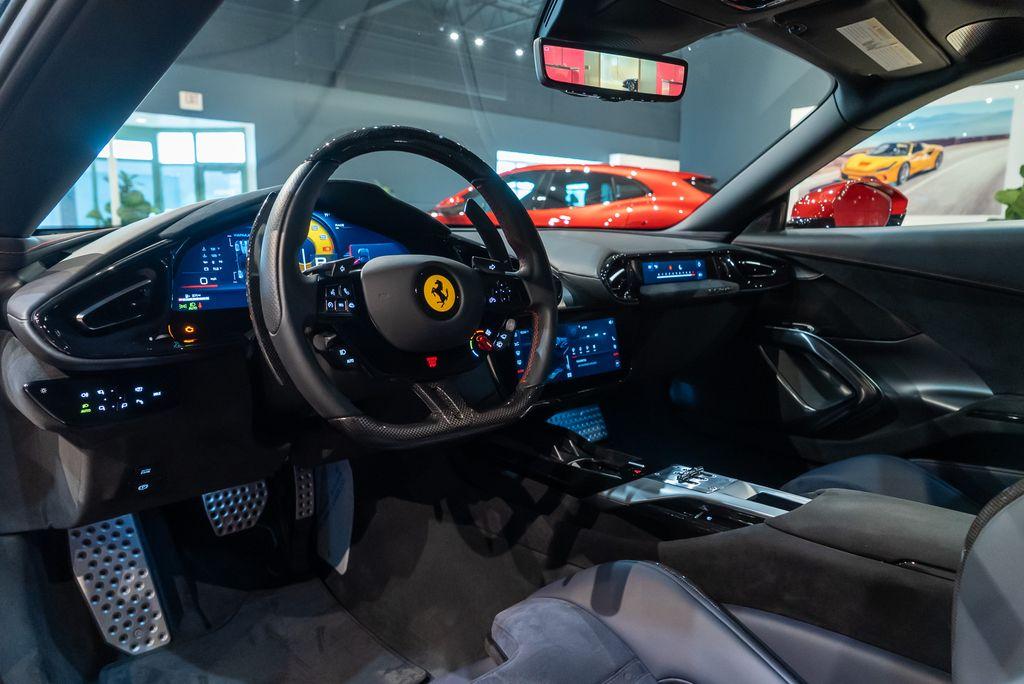 http://www.koenigseggchicago.com/galleria_images/147/147_p28_l.jpg