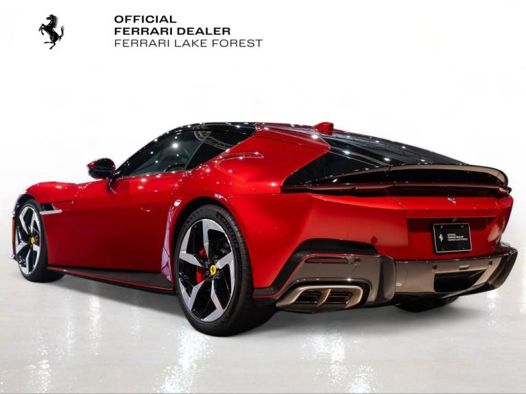 http://www.koenigseggchicago.com/galleria_images/147/147_p2_f.jpg