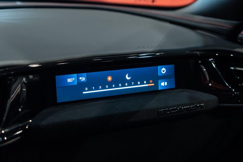http://www.koenigseggchicago.com/galleria_images/147/147_p35_l.jpg