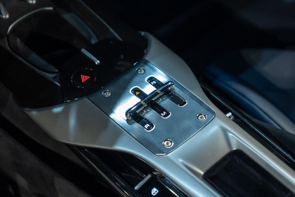 http://www.koenigseggchicago.com/galleria_images/147/147_p36_l.jpg