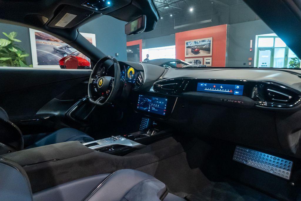 http://www.koenigseggchicago.com/galleria_images/147/147_p38_l.jpg