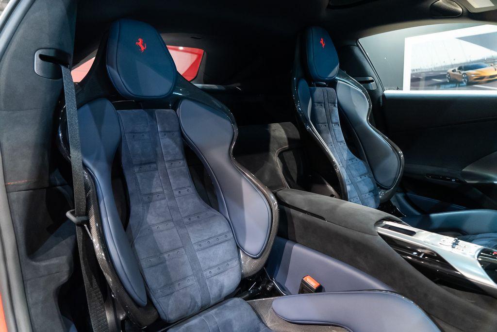 http://www.koenigseggchicago.com/galleria_images/147/147_p40_l.jpg