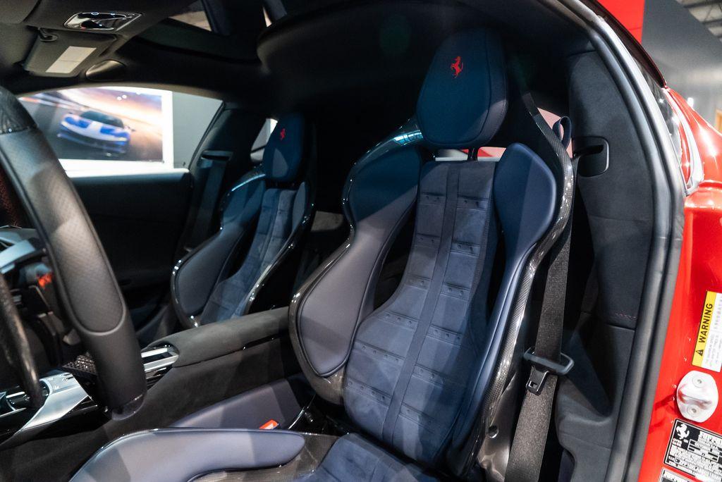 http://www.koenigseggchicago.com/galleria_images/147/147_p4_l.jpg