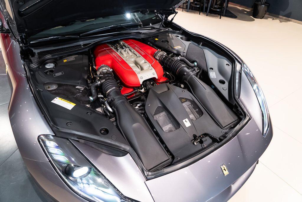 http://www.koenigseggchicago.com/galleria_images/148/148_p18_l.jpg