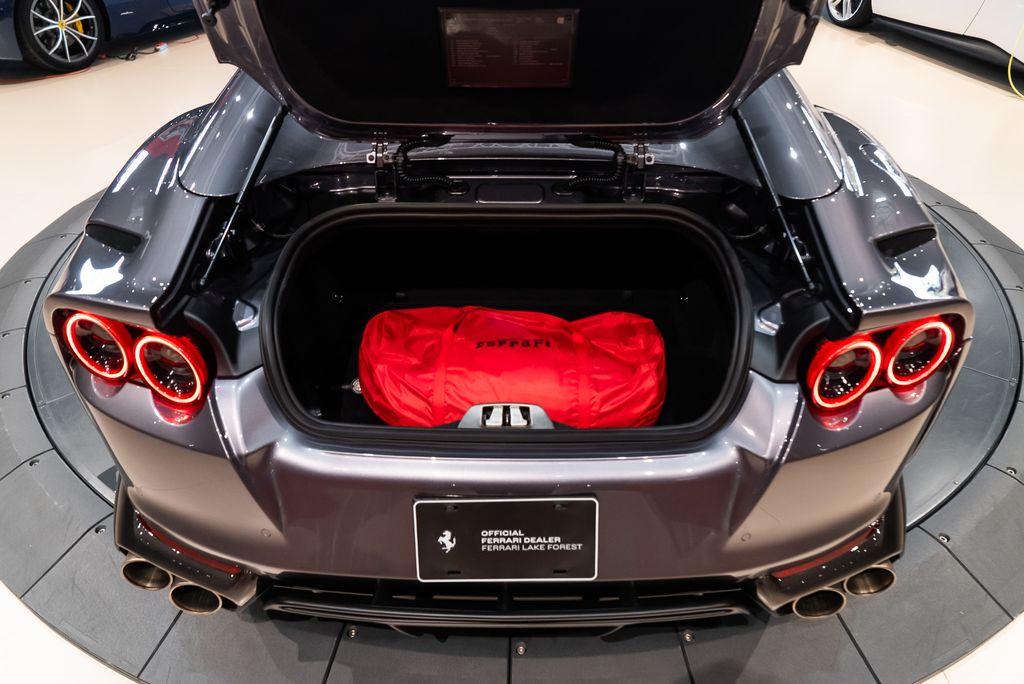 http://www.koenigseggchicago.com/galleria_images/148/148_p23_l.jpg