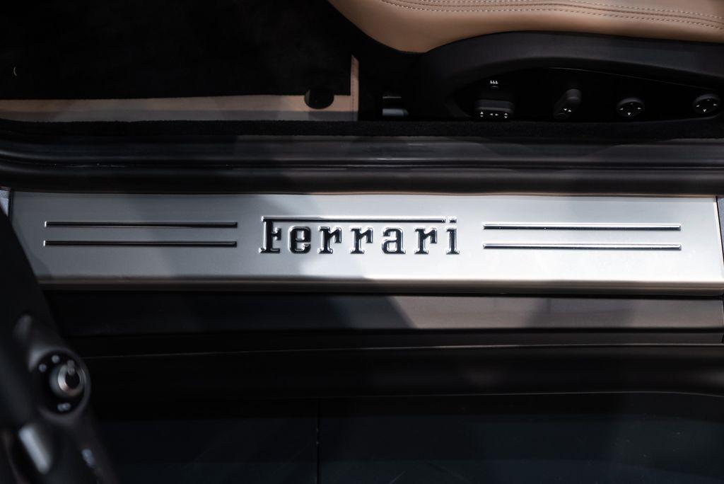 http://www.koenigseggchicago.com/galleria_images/148/148_p27_l.jpg
