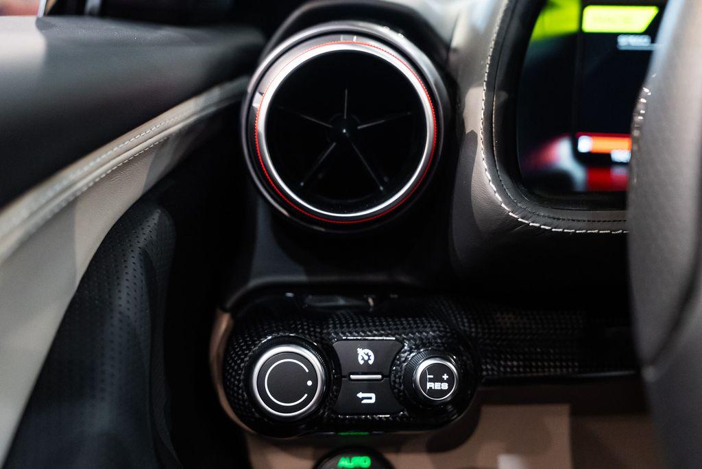 http://www.koenigseggchicago.com/galleria_images/148/148_p34_l.jpg