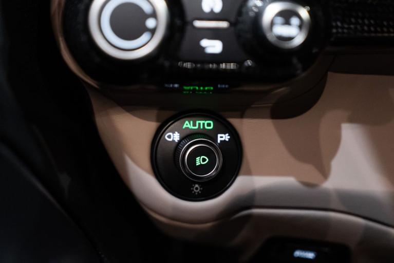 http://www.koenigseggchicago.com/galleria_images/148/148_p35_f.jpg