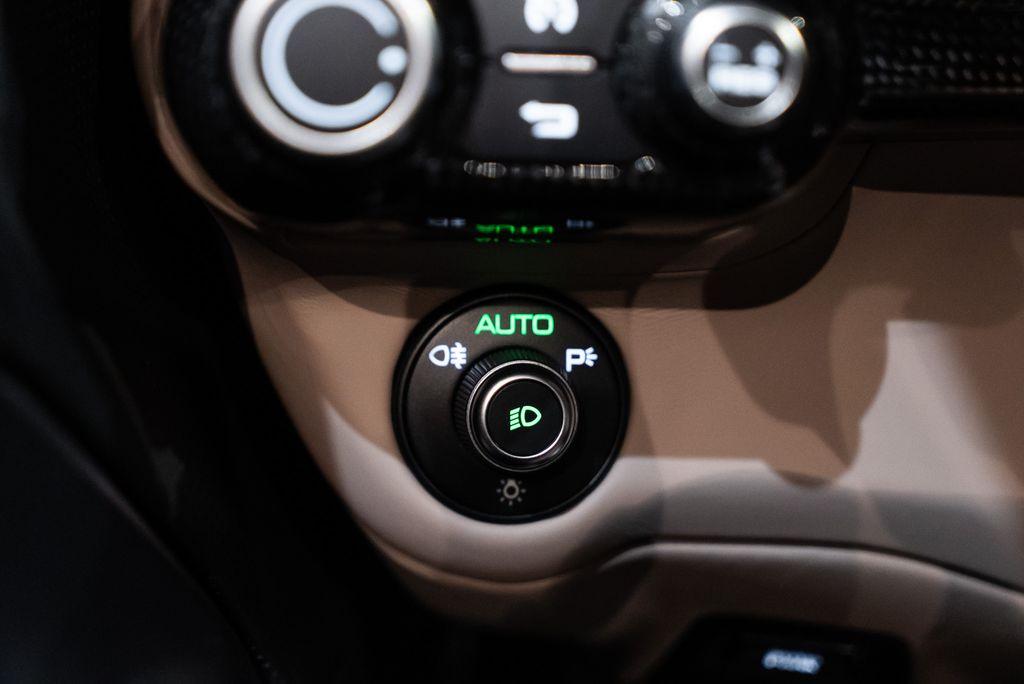 http://www.koenigseggchicago.com/galleria_images/148/148_p35_l.jpg