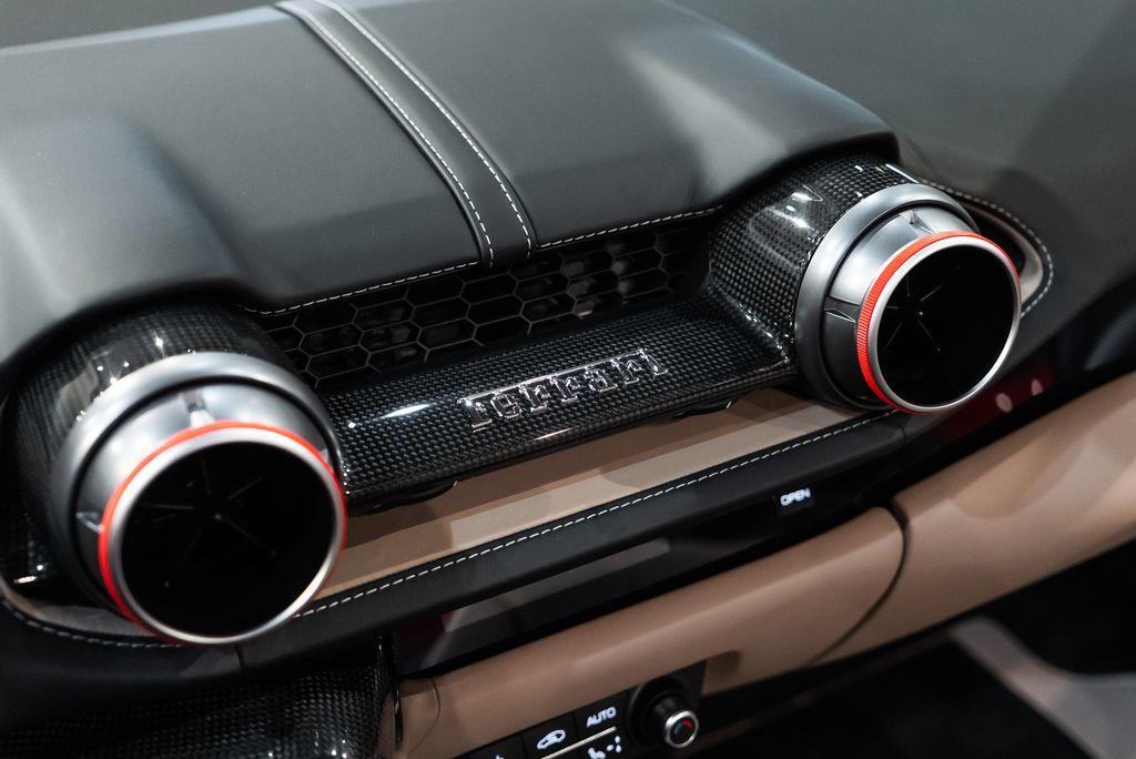 http://www.koenigseggchicago.com/galleria_images/148/148_p36_l.jpg