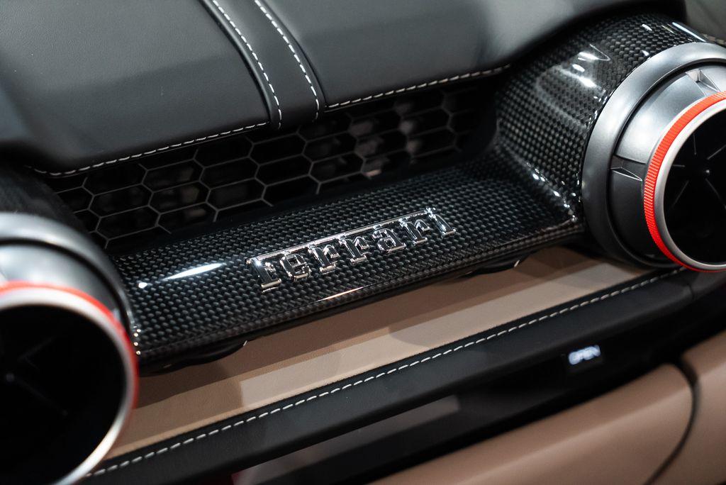 http://www.koenigseggchicago.com/galleria_images/148/148_p37_l.jpg
