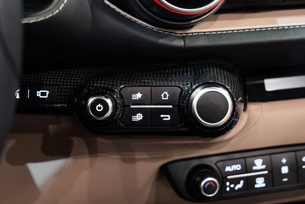 http://www.koenigseggchicago.com/galleria_images/148/148_p38_l.jpg