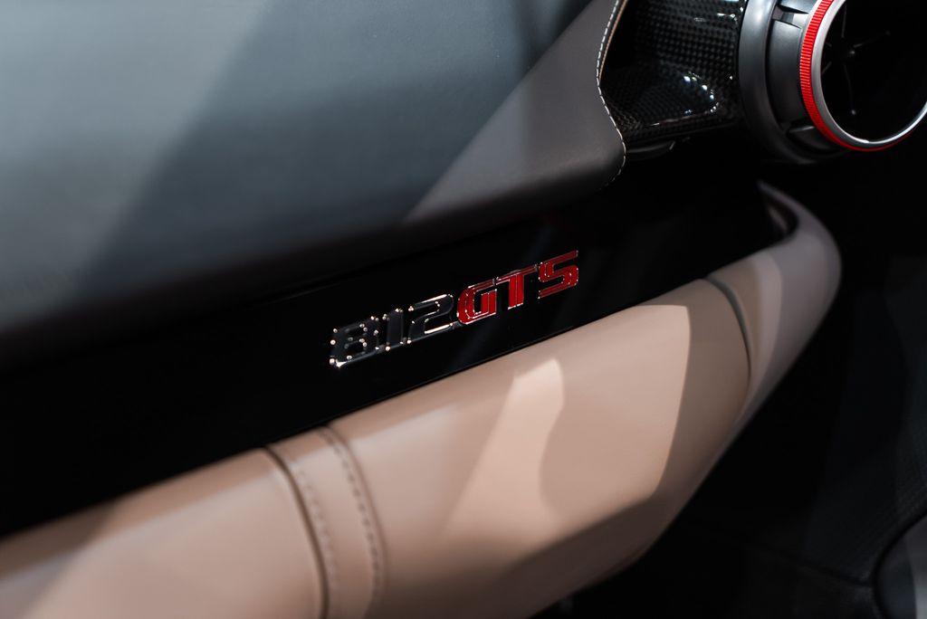 http://www.koenigseggchicago.com/galleria_images/148/148_p44_l.jpg