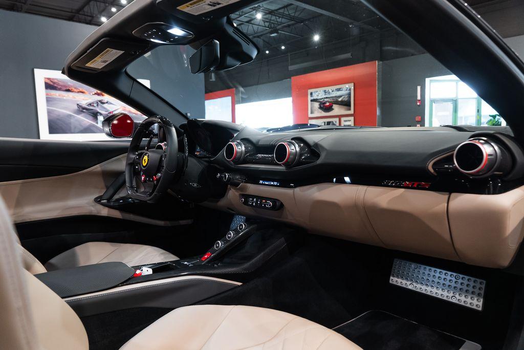 http://www.koenigseggchicago.com/galleria_images/148/148_p45_l.jpg
