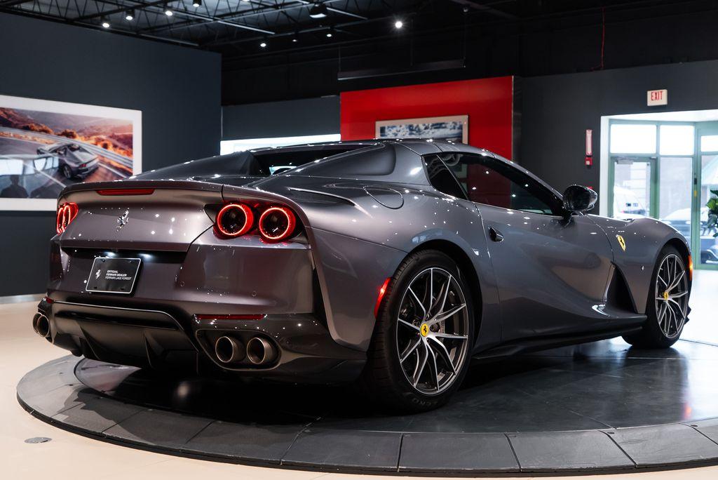 http://www.koenigseggchicago.com/galleria_images/148/148_p52_l.jpg