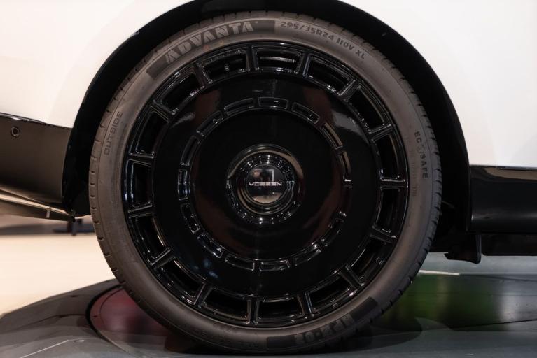 http://www.koenigseggchicago.com/galleria_images/149/149_p12_f.jpg