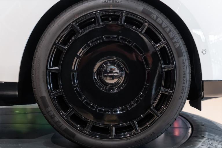 http://www.koenigseggchicago.com/galleria_images/149/149_p13_f.jpg
