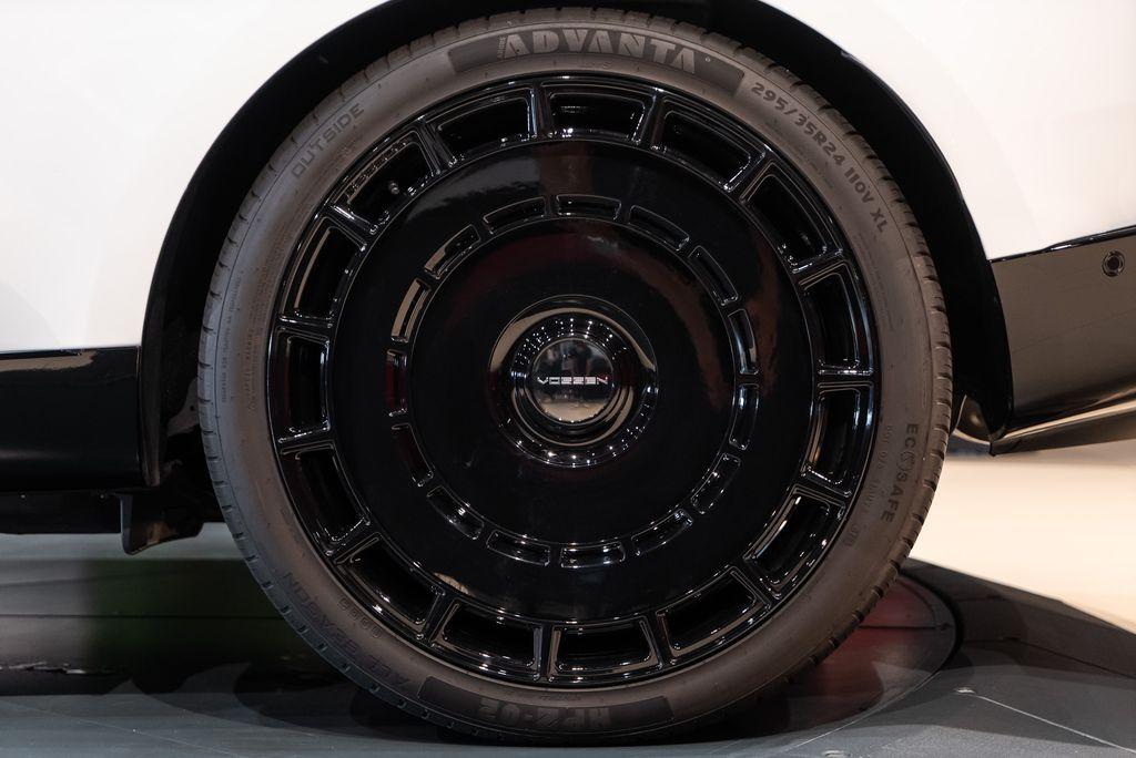 http://www.koenigseggchicago.com/galleria_images/149/149_p14_l.jpg