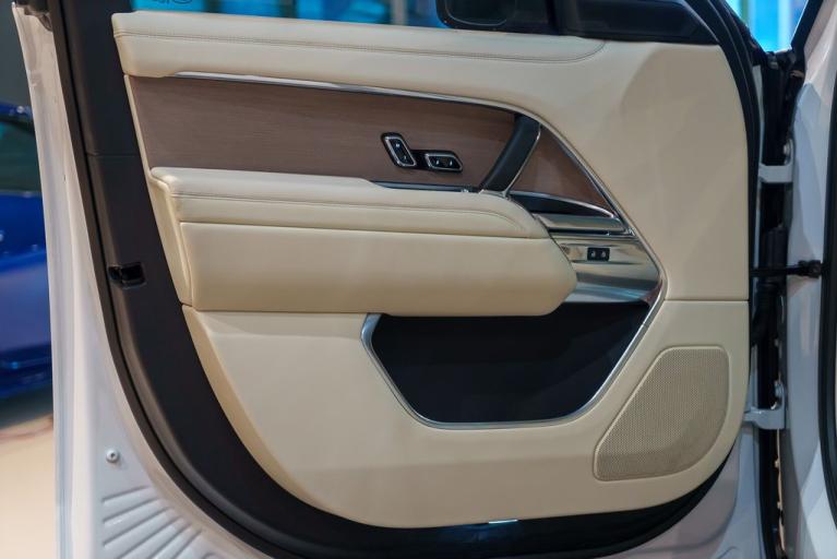 http://www.koenigseggchicago.com/galleria_images/149/149_p21_f.jpg