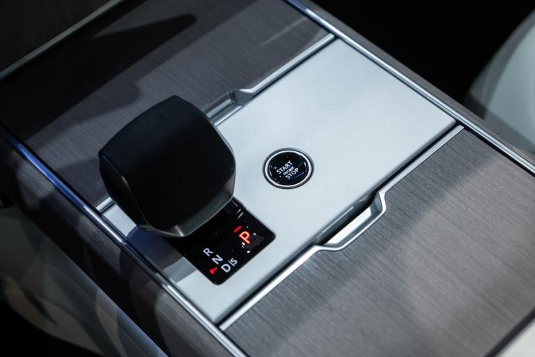 http://www.koenigseggchicago.com/galleria_images/149/149_p27_f.jpg