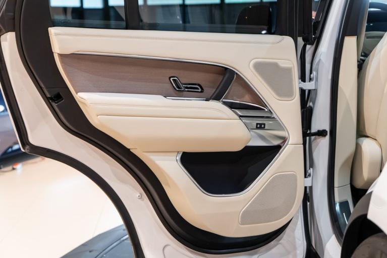http://www.koenigseggchicago.com/galleria_images/149/149_p30_f.jpg
