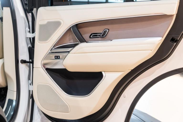 http://www.koenigseggchicago.com/galleria_images/149/149_p34_f.jpg