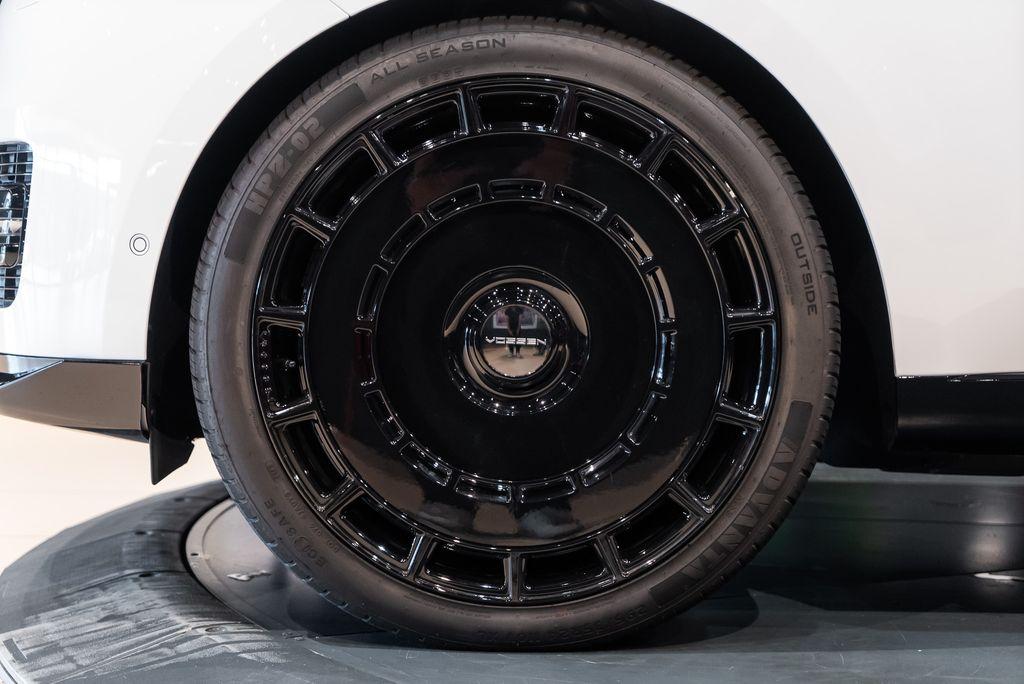 http://www.koenigseggchicago.com/galleria_images/149/149_p7_l.jpg